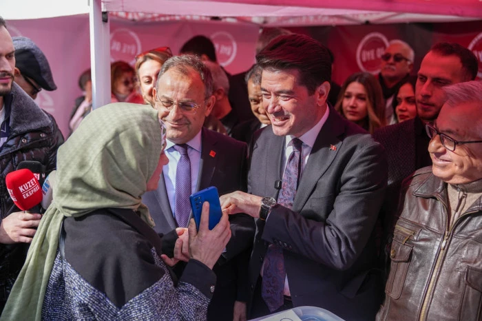 Başkan Kaya referandum standında konuştu: &ldquo;Trabzon&rsquo;un parası Trabzon&rsquo;a harcanmalı&rdquo;