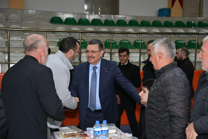 Başkan Ahmet Metin Gen&ccedil;, Vakfıkebir&rsquo;de iftar sofrasında vatandaşlarla buluştu