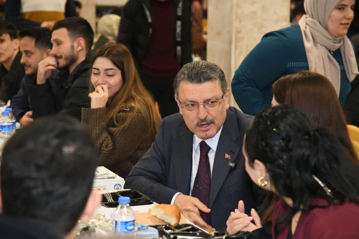 Başkan Gen&ccedil;, KT&Uuml;&rsquo;de &ouml;ğrencilerle iftar yaparak Ramazan&rsquo;ın manevi atmosferini paylaştı