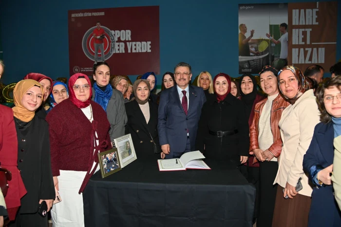 Başkan Ahmet Metin Gen&ccedil; ve Bakan Abdulkadir Uraloğlu, AK Parti teşkilatıyla iftar programında buluştu