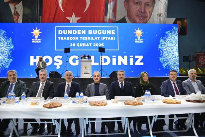 Başkan Ahmet Metin Gen&ccedil; ve Bakan Abdulkadir Uraloğlu, AK Parti teşkilatıyla iftar programında buluştu