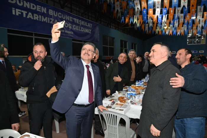 Başkan Ahmet Metin Gen&ccedil; ve Bakan Abdulkadir Uraloğlu, AK Parti teşkilatıyla iftar programında buluştu