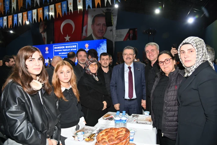 Başkan Ahmet Metin Gen&ccedil; ve Bakan Abdulkadir Uraloğlu, AK Parti teşkilatıyla iftar programında buluştu
