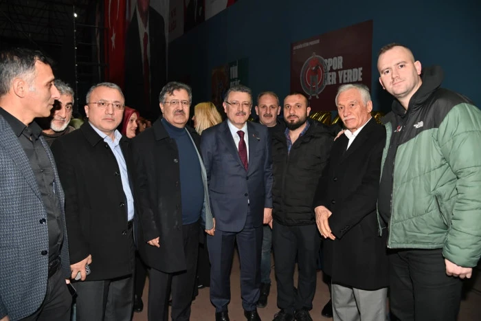 Başkan Ahmet Metin Gen&ccedil; ve Bakan Abdulkadir Uraloğlu, AK Parti teşkilatıyla iftar programında buluştu