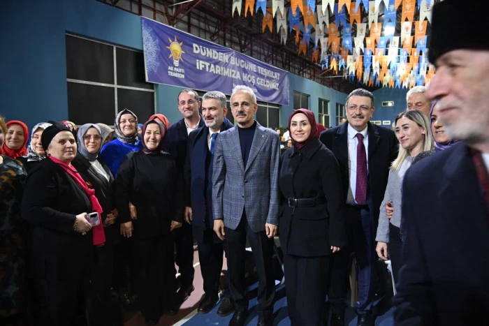 Başkan Ahmet Metin Gen&ccedil; ve Bakan Abdulkadir Uraloğlu, AK Parti teşkilatıyla iftar programında buluştu