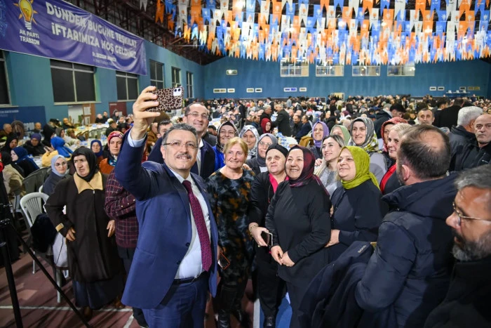Başkan Ahmet Metin Gen&ccedil; ve Bakan Abdulkadir Uraloğlu, AK Parti teşkilatıyla iftar programında buluştu