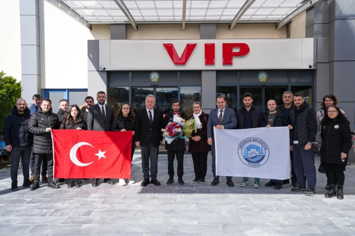 Ortahisar Belediye Başkan Yardımcısı C&uuml;neyit Zorlu, Avrupa şampiyonu Buğra Selimzade&rsquo;yi Trabzon Havalimanı&rsquo;nda karşıladı