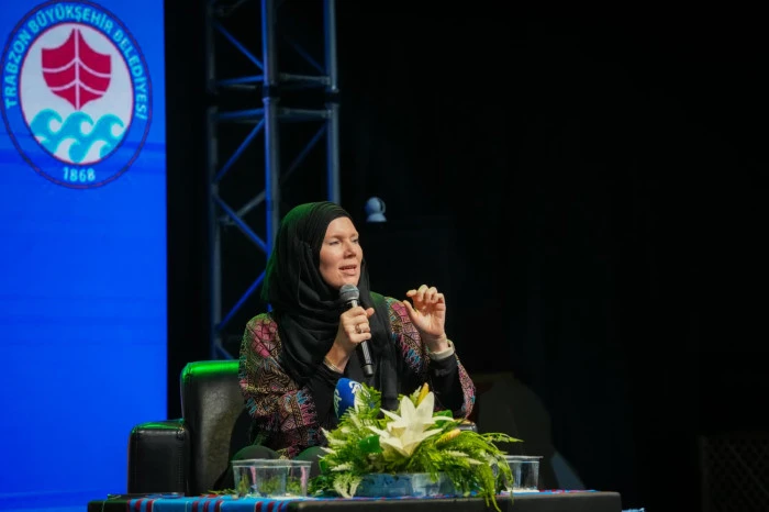 Kanadalı yazar Jenny Molendyk, nasıl din değiştirdiğini anlattı