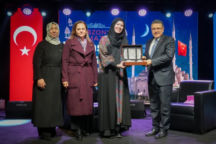 Kanadalı yazar Jenny Molendyk, nasıl din değiştirdiğini anlattı