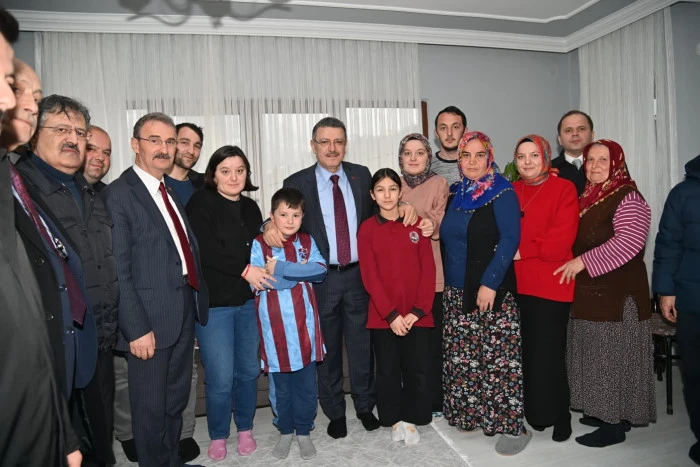 Başkan Gen&ccedil;, Şalpazarı&rsquo;nda Vatandaşlarla Buluştu: &ldquo;İl&ccedil;emizi Hak Ettiği Noktaya Taşıyacağız&rdquo;