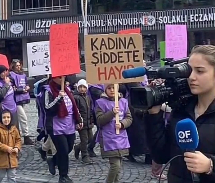 Of&rsquo;ta 8 Mart&rsquo;ta kadınlar ilk kez y&uuml;r&uuml;d&uuml;: &ldquo;Hi&ccedil;bir kadın yalnız y&uuml;r&uuml;meyecek&rdquo;