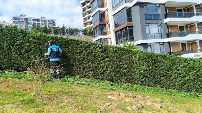 Ortahisar Belediyesi Park ve Bah&ccedil;elerde Bahar Bakım &Ccedil;alışmalarına Başladı