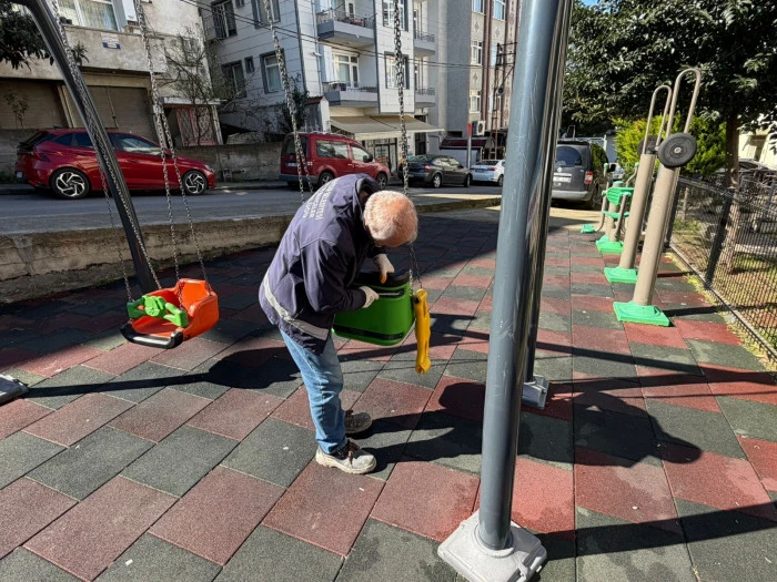 Ortahisar Belediyesi Park ve Bah&ccedil;elerde Bahar Bakım &Ccedil;alışmalarına Başladı