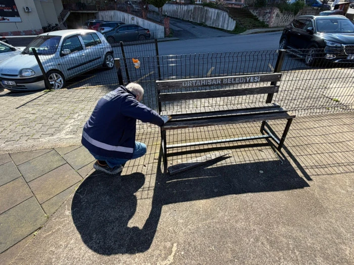 Ortahisar Belediyesi Park ve Bah&ccedil;elerde Bahar Bakım &Ccedil;alışmalarına Başladı