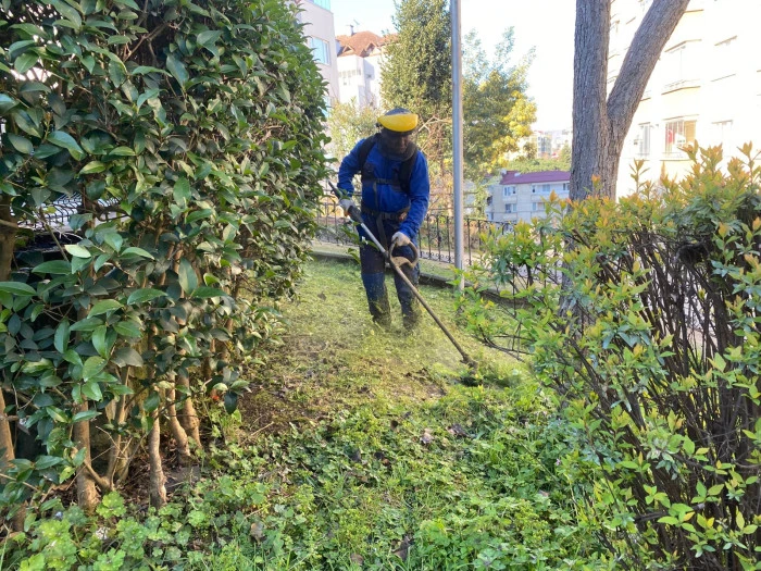 Ortahisar Belediyesi Park ve Bah&ccedil;elerde Bahar Bakım &Ccedil;alışmalarına Başladı