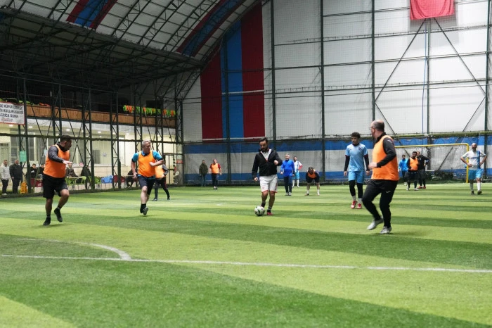 Ortahisar Belediyesi, 14 Mart Tıp Bayramı&rsquo;nda sağlık &ccedil;alışanlarını ziyaret etti ve hekimlerle dostluk ma&ccedil;ı d&uuml;zenledi