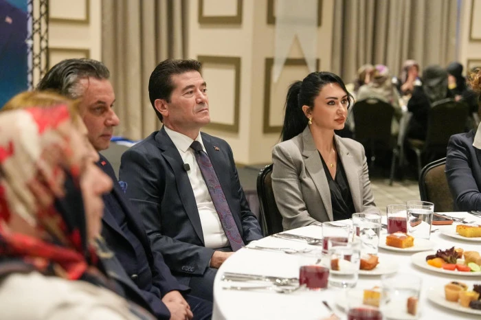 Başkan Ahmet Kaya, Ortahisar Eğitim Derneği&rsquo;nin iftar buluşmasında &ouml;ğrenciler, aileler ve hayırseverlerle bir araya geldi