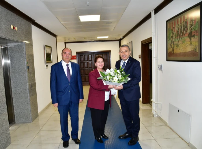 Trabzon valisi Tahir Şahin, Ortahisar Kaymakamlığına iade-i ziyarette bulundu.