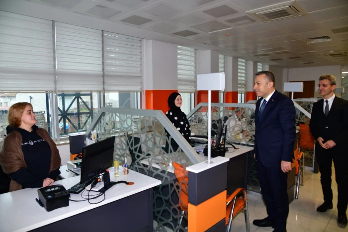 Trabzon valisi Tahir Şahin, Ortahisar Kaymakamlığına iade-i ziyarette bulundu.