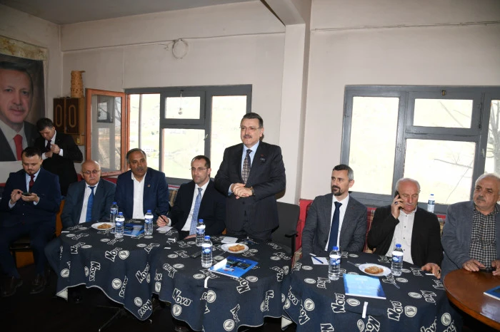 Başkan Ahmet Metin Gen&ccedil;, Işıklar Mahallesi i&ccedil;in ulaşım ve altyapı yatırımlarını duyurdu