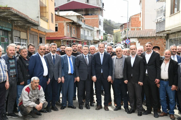 Başkan Ahmet Metin Gen&ccedil;, Işıklar Mahallesi i&ccedil;in ulaşım ve altyapı yatırımlarını duyurdu