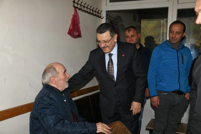 Başkan Ahmet Metin Gen&ccedil;, Işıklar Mahallesi i&ccedil;in ulaşım ve altyapı yatırımlarını duyurdu