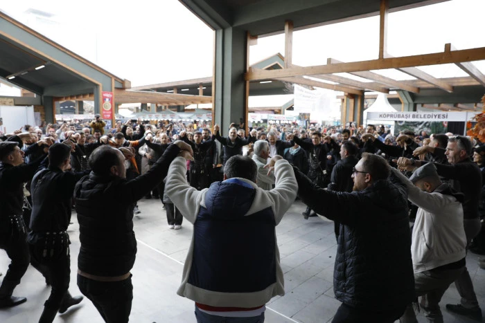 Ak&ccedil;aabat, Ankara&rsquo;daki Trabzon Tanıtım G&uuml;nleri&rsquo;nde K&uuml;lt&uuml;r&uuml; ve Lezzetleriyle B&uuml;y&uuml;k İlgi G&ouml;rd&uuml;