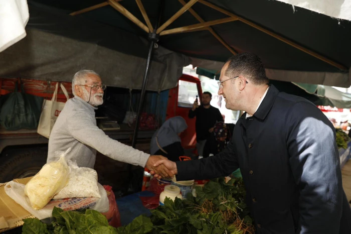 Başkan Osman Nuri Ekim S&ouml;ğ&uuml;tl&uuml; Pazarında Vatandaşlarla Buluştu
