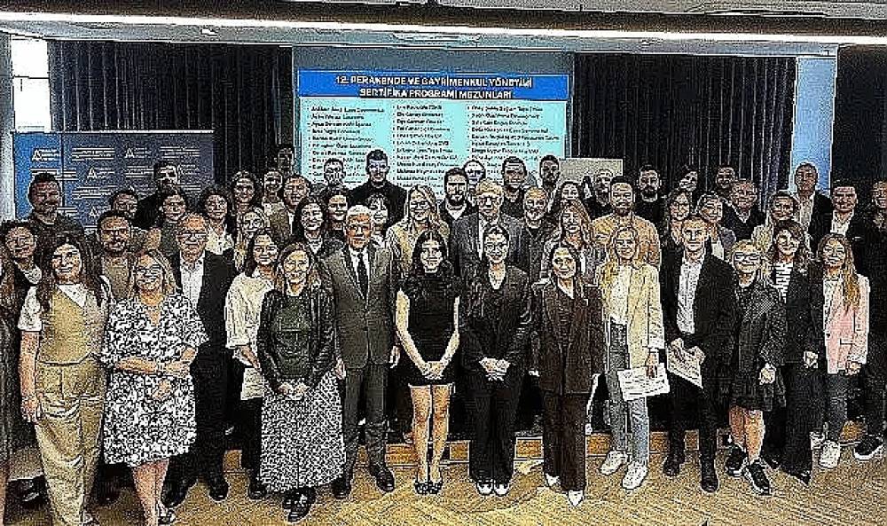 &Ouml;zyeğin &Uuml;niversitesi Alp Alkaş Perakende ve Gayrimenkul Merkezi'nde 12. Program Sertifika T&ouml;reni D&uuml;zenlendi