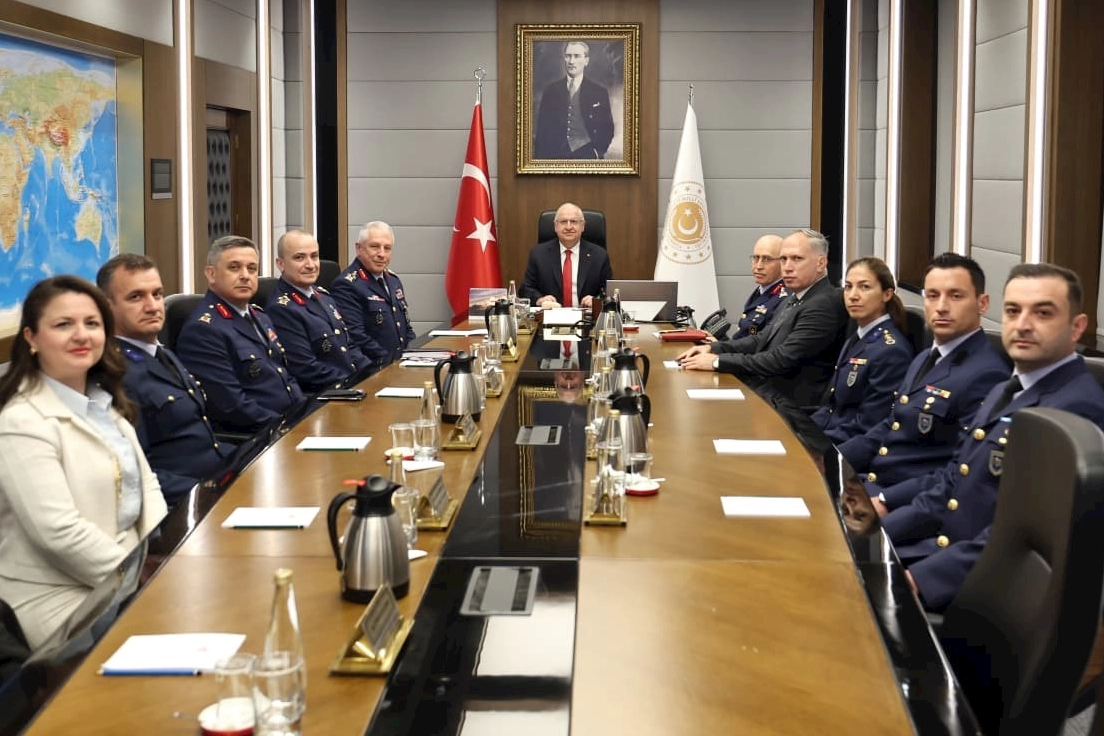 Bakan G&uuml;ler: T&uuml;rkiye'nin hava g&uuml;c&uuml; yerli ve milli g&uuml;&ccedil;leniyor