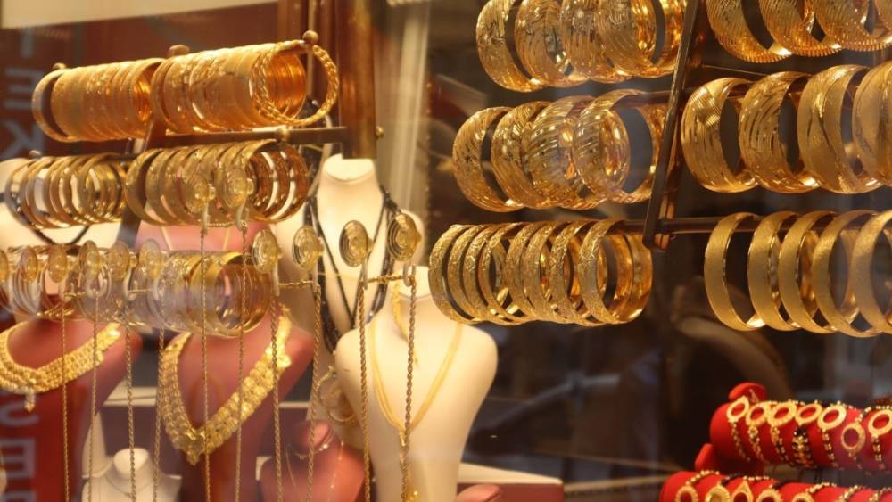 Altın fiyatları haftaya sert d&uuml;ş&uuml;şle başladı 