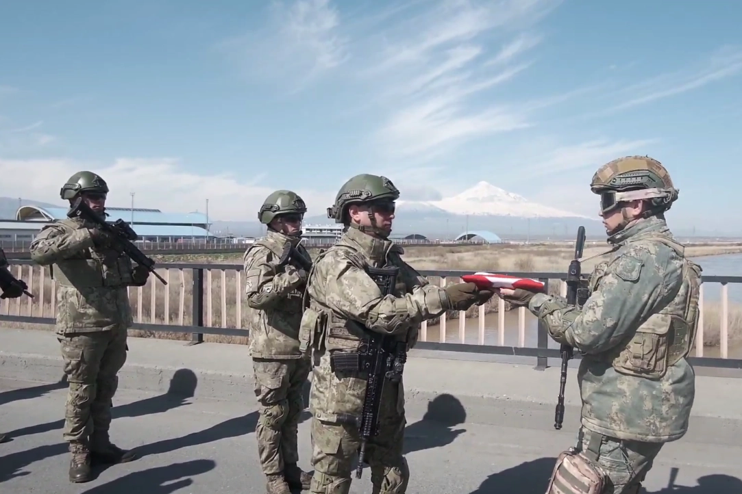 Nah&ccedil;ıvan askerleri tatbikat i&ccedil;in T&uuml;rkiye&rsquo;de