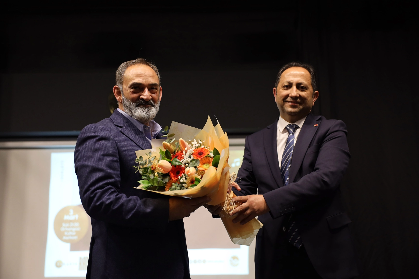 Dursun Ali Erzincanlı Sakarya&rsquo;da şiirleriyle g&ouml;n&uuml;llere dokundu