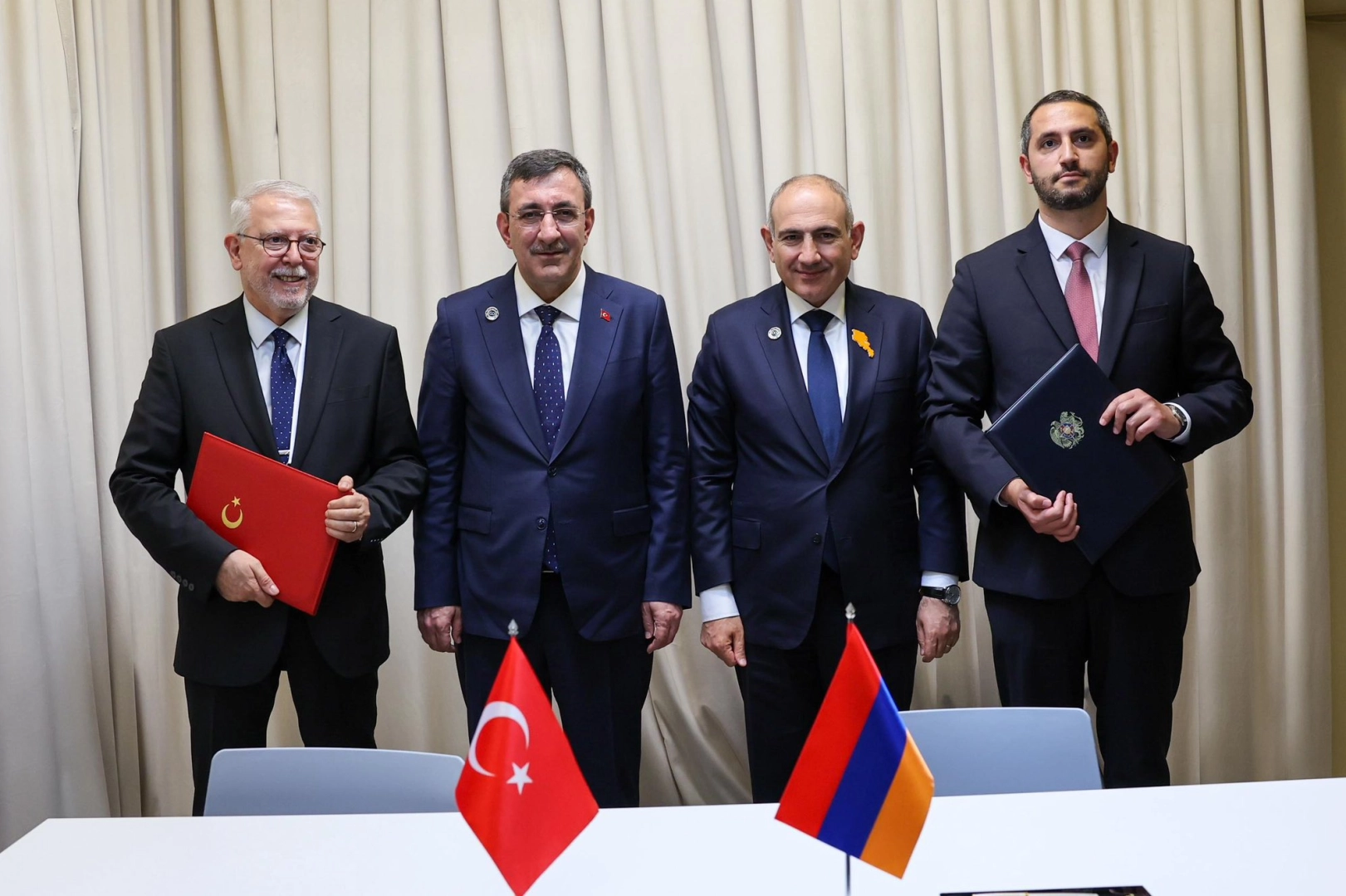Cumhurbaşkanı Yardımcısı Cevdet Yılmaz Erivan&rsquo;da temaslarını s&uuml;rd&uuml;r&uuml;yor