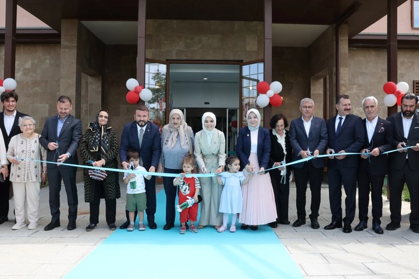 Bakan G&ouml;ktaş, Dar&uuml;laceze'de kreş a&ccedil;ılışına katıldı