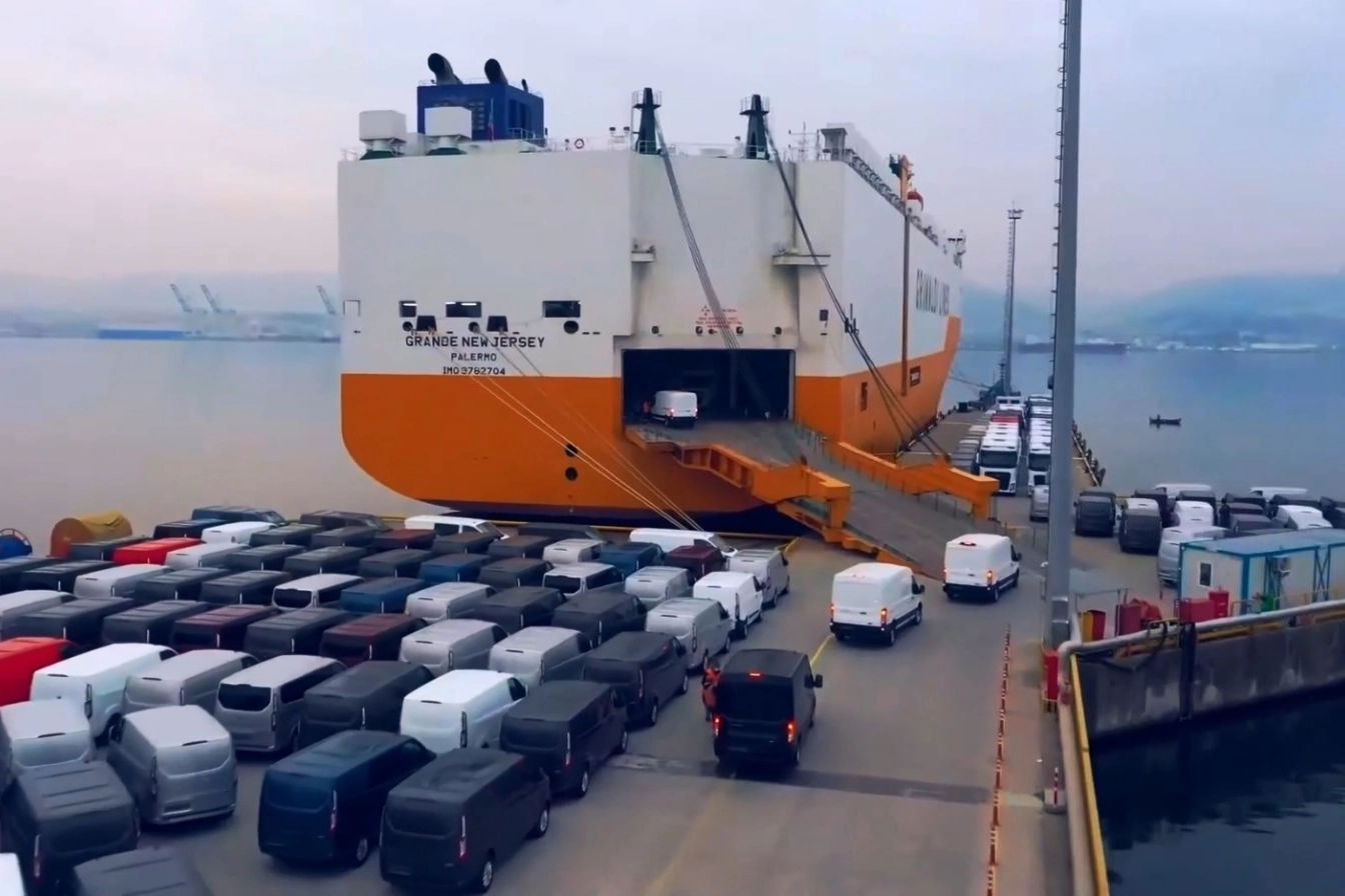 Otomotiv ihracatında g&uuml;&ccedil;l&uuml; sı&ccedil;rama