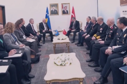 Bakan &Ccedil;ift&ccedil;i, Kosovalı mevkidaşıyla SAHA'da g&ouml;r&uuml;şt&uuml;