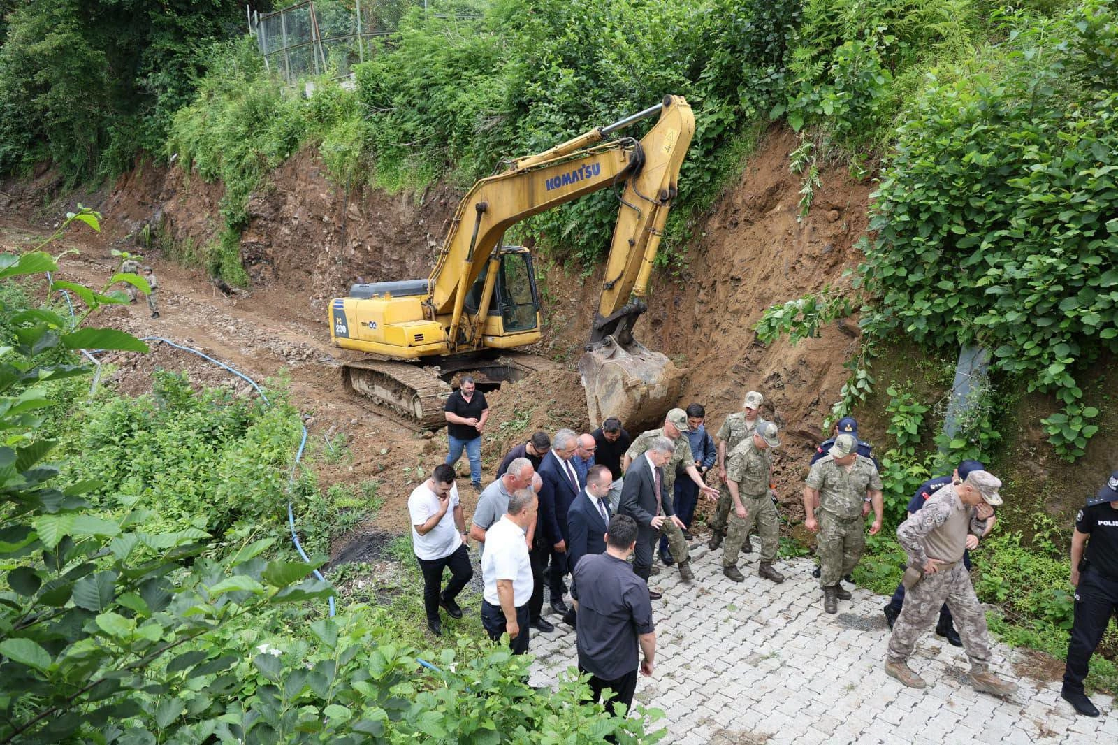 Artvin Valisi Erg&uuml;n, G&uuml;rcistan sınırındaki Kemalpaşa&rsquo;da incelemelerde bulundu