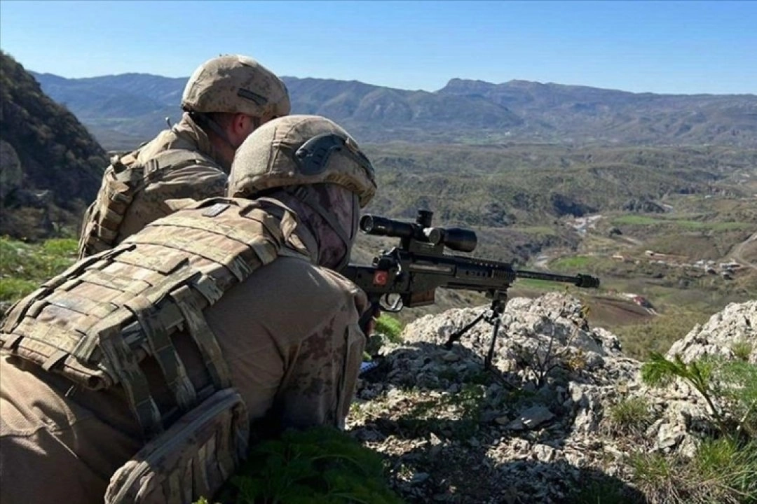 Son bir haftada 4 PKK&rsquo;lı ter&ouml;rist teslim oldu, hudutlarda 298 kişi yakalandı