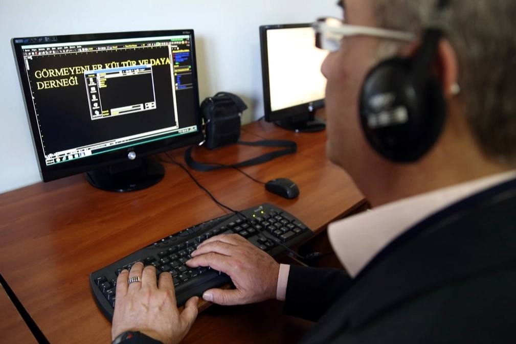 Kamuda engelli istihdamında tarihi artış... G&ouml;rme engelli memur 13 bini aştı