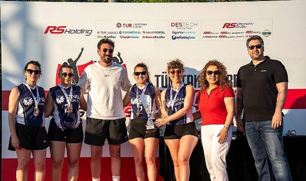  QNB Sigorta Kadın Voleybol Takımı Beach Volley MasteRS'ta &uuml;&ccedil;&uuml;nc&uuml;l&uuml;k kupasının sahibi oldu