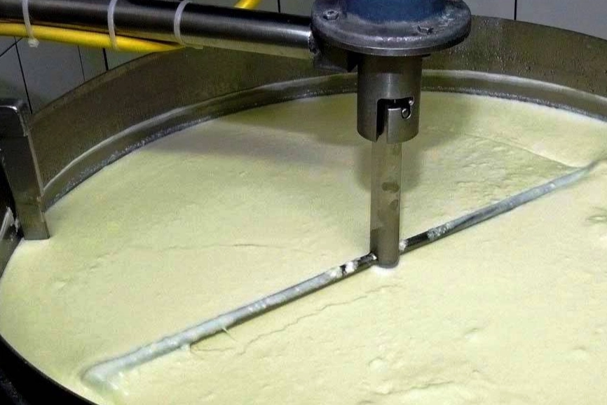 S&uuml;t &uuml;r&uuml;nlerinde &uuml;retim artışı s&uuml;rd&uuml;... Yoğurt &uuml;retimi liste başında