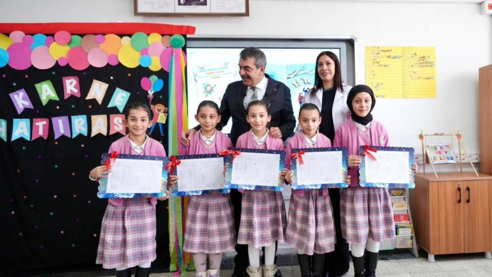 Bakan Yusuf Tekin&rsquo;den teşekk&uuml;r ve tatil mesajı 