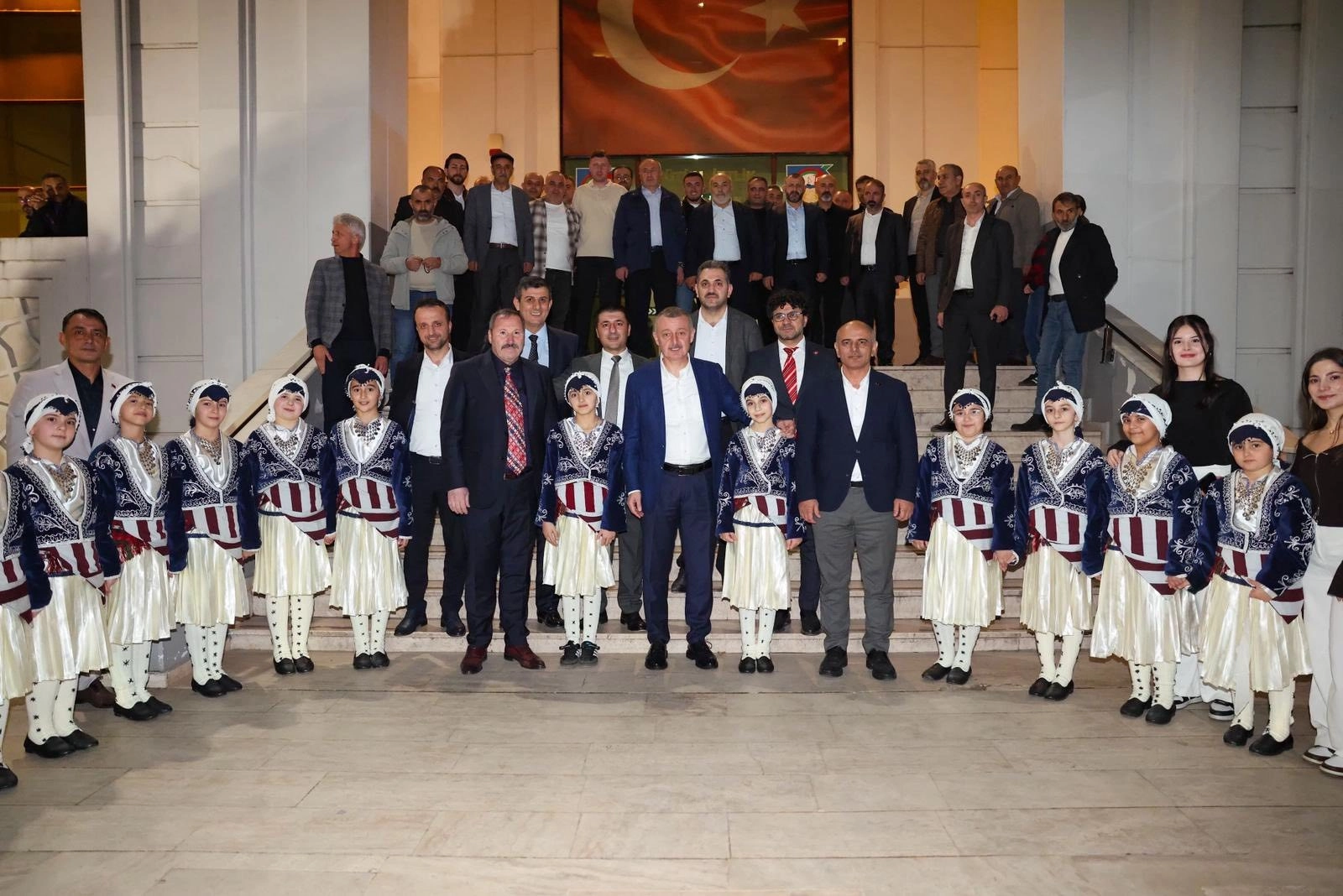 Başkan B&uuml;y&uuml;kakın, G&uuml;m&uuml;şhanelileri yalnız bırakmadı