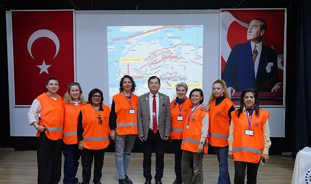 Deprem Uzmanı Moriwaki Ayvalık'ta Uyardı:  &ldquo;Yapı ve Zemin G&uuml;venliği Hayat Kurtarır"