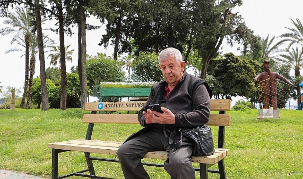 Emekle &uuml;retilen kent mobilyaları şehre değer katıyor