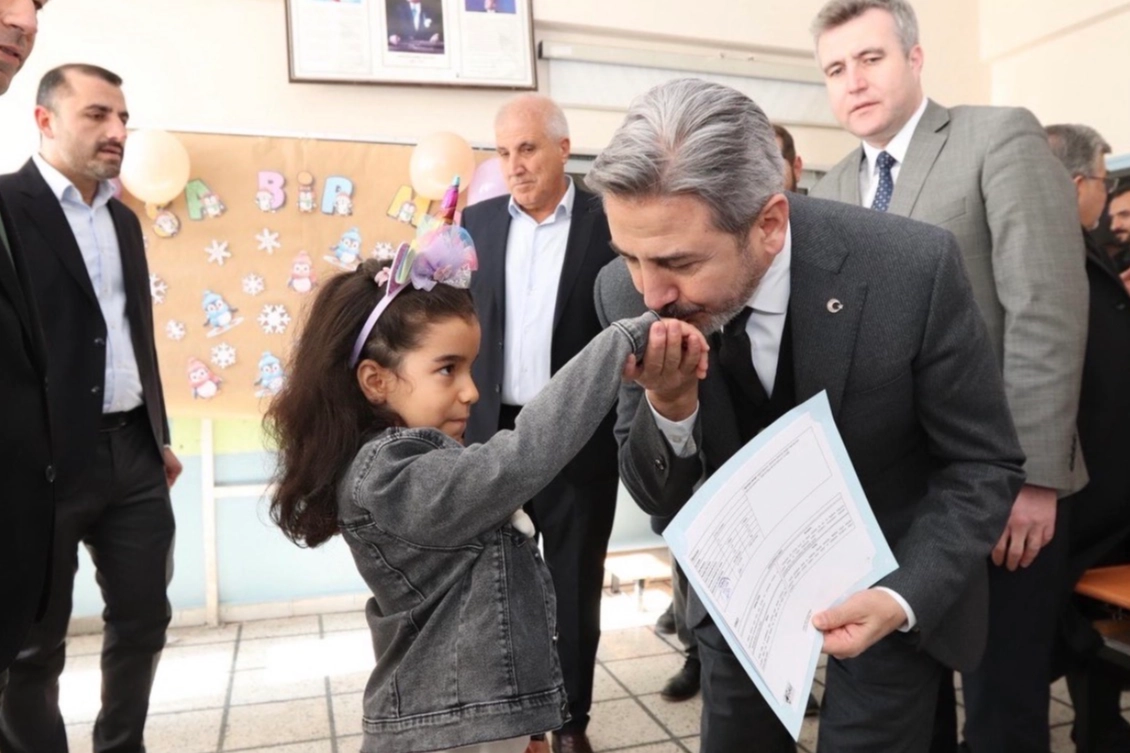 Bakan Yardımcısı Ahmet Aydın Adıyaman&rsquo;da g&ouml;n&uuml;llere dokundu