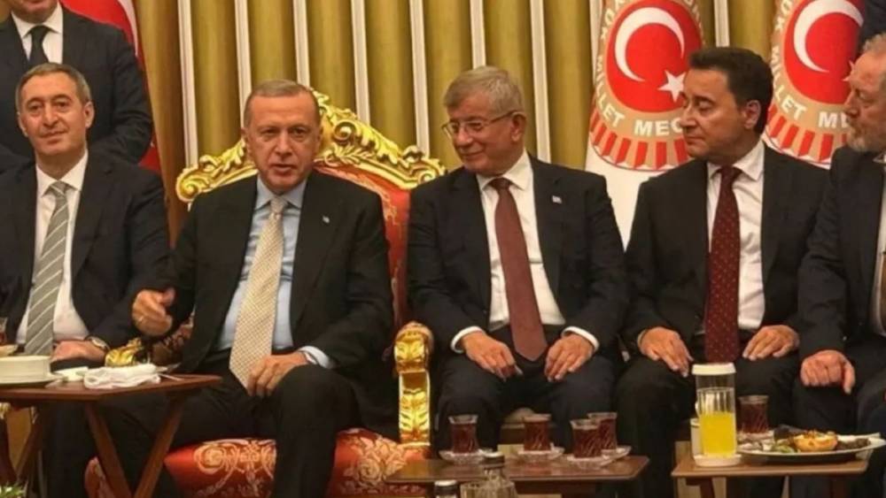 Babacan’a AK Parti’den teklif iddiası: ‘Babacan, Hazine’nin yanı sıra Adalet Bakanlığı’nı da istemiş’ 