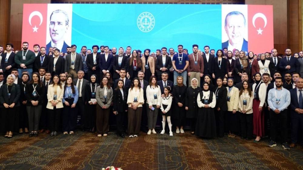 Milli Eğitim Bakanlığı 811 &ouml;ğrenciyi yurt dışına g&ouml;nderecek 