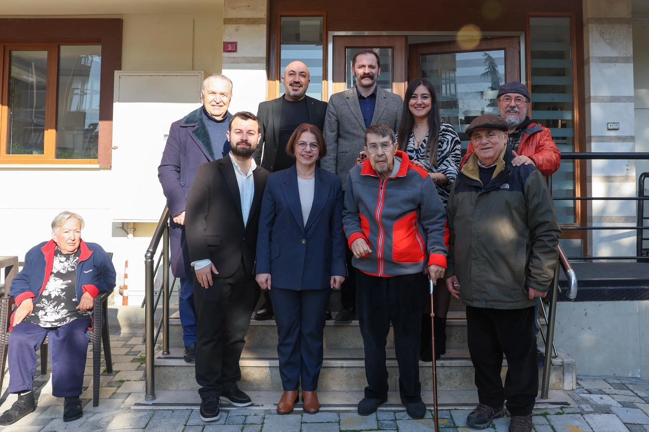 İstanbul'da usta sanat&ccedil;ı Zihni G&ouml;ktay&rsquo;a vefa ziyareti